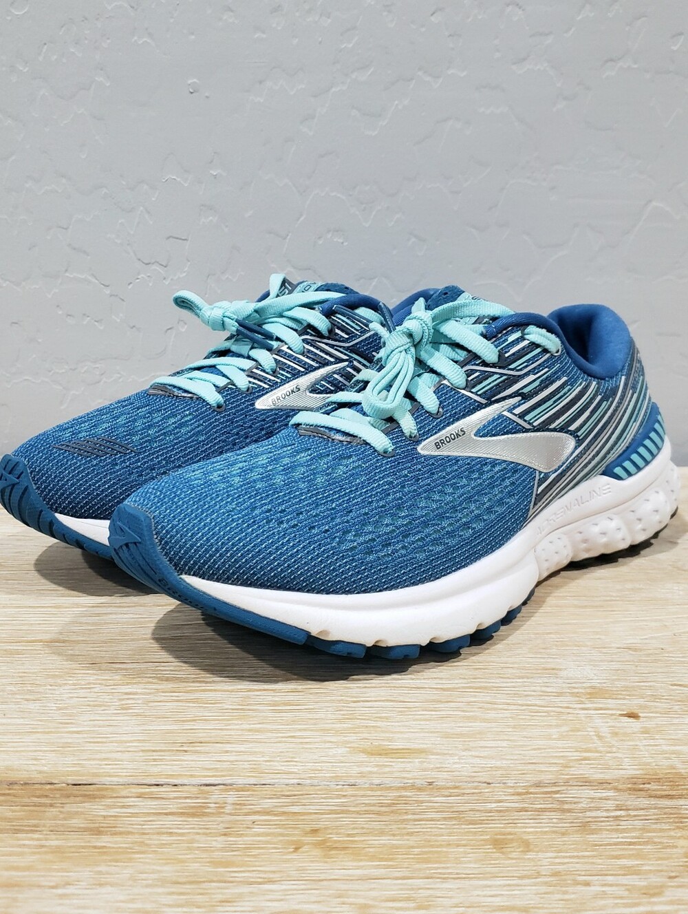 BROOKS Women's Adrenaline GTS 19 Running Shoes (8M) Blue/Mint/White